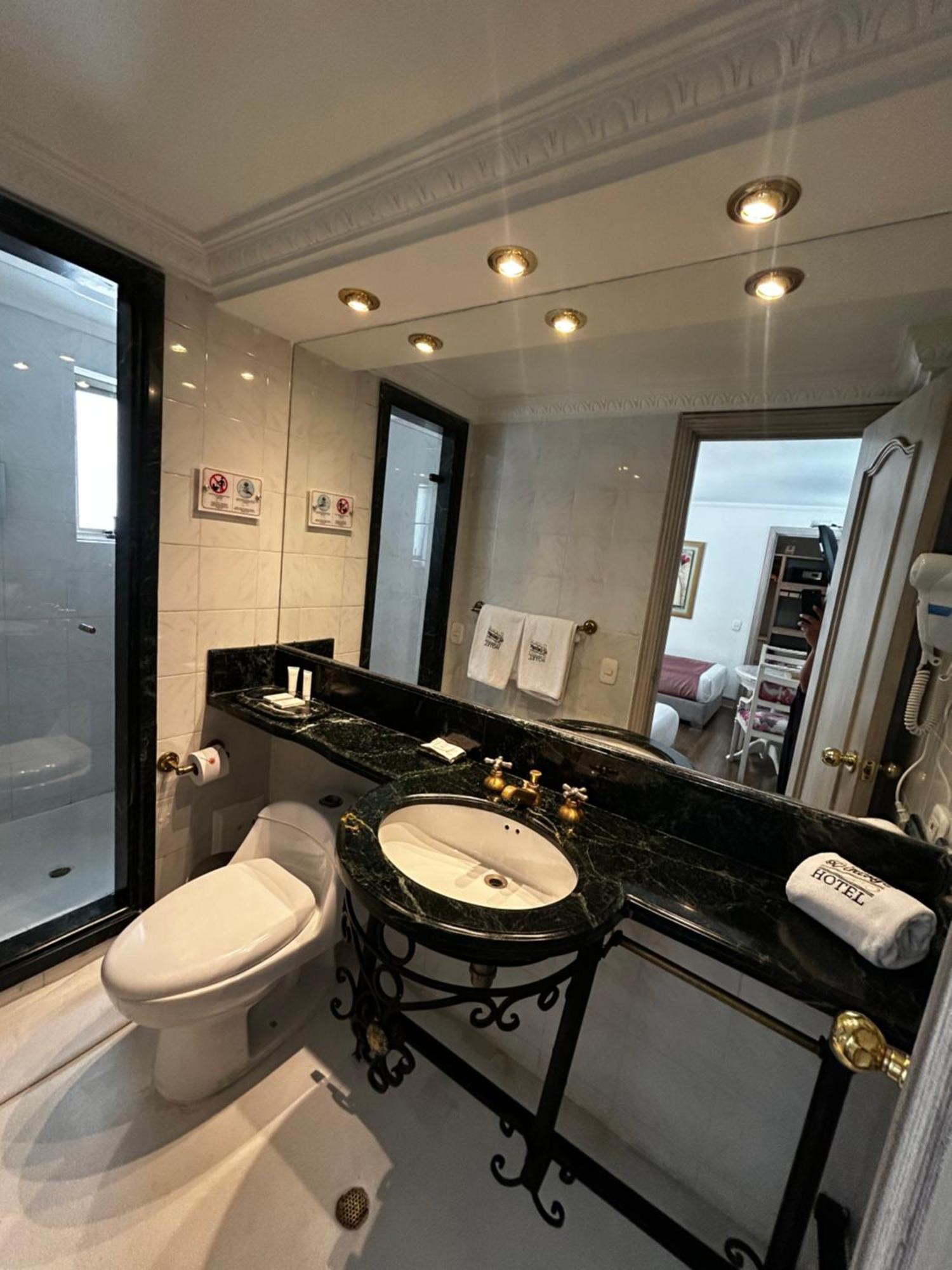Vintage Hotel 4*